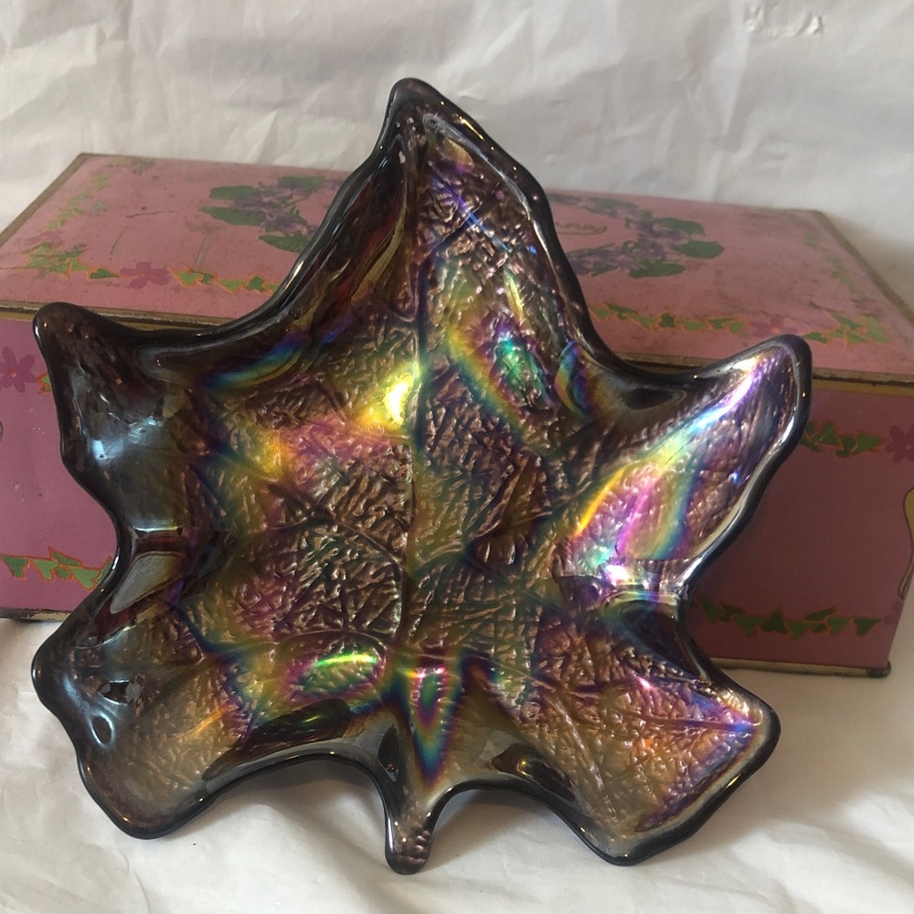 Carnival glass leaf decor or shallow trinket dish; 1970’s very good condition